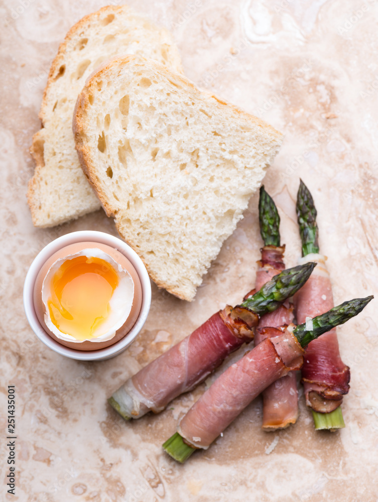 Fototapeta premium eggs and soldiers 