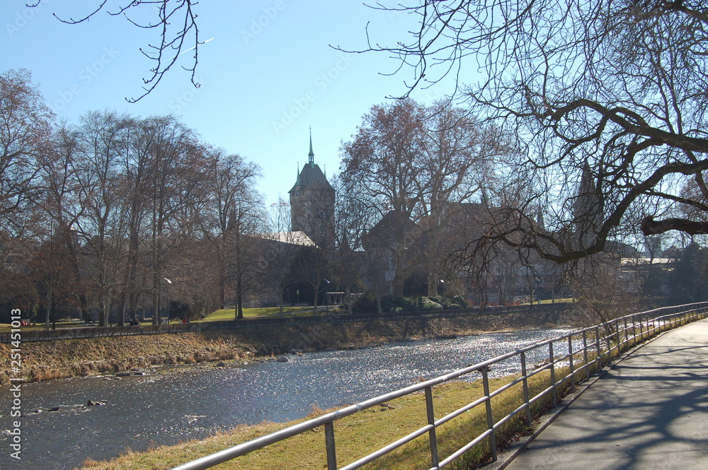 Blick auf den Limmat in Zürich im Frühling