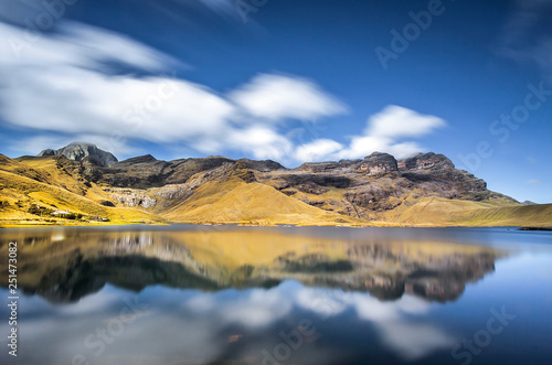 Laguna Cushuro larga exposicion photo