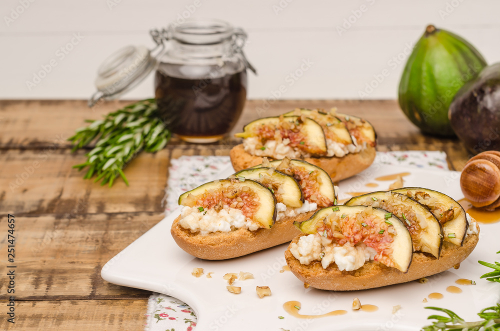 Swedish toasts with figs, cheese, rosemary, honey and walnuts