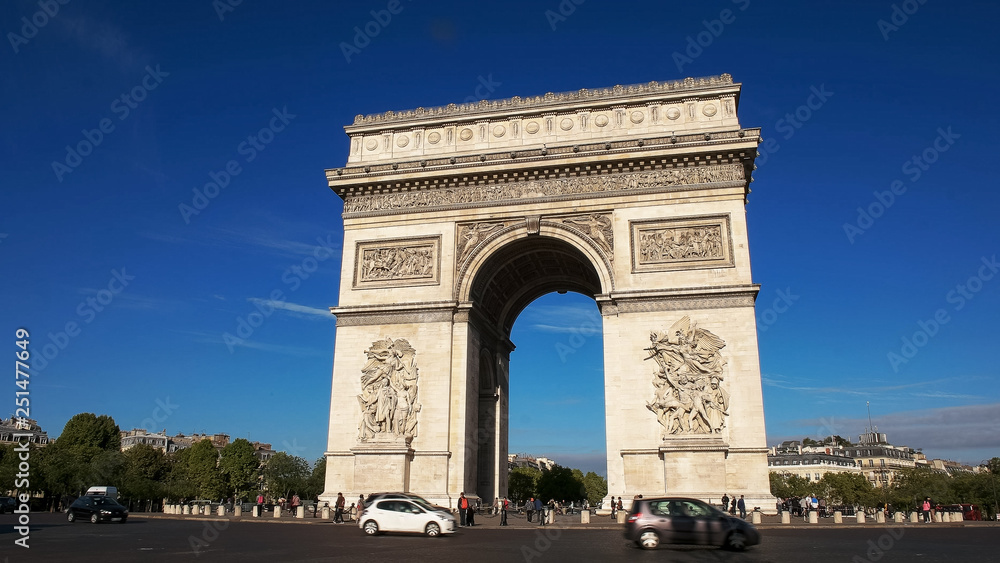 close up view of the arc de triomphe de l'etoile, paris