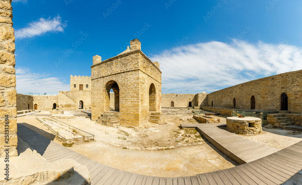Φωτογραφία Inner yard of ancient stone temple of Atashgah, Zoroastrian place of fire worshi