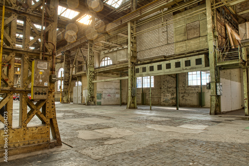 Alte leerstehende urbane Fabrik Halle 01