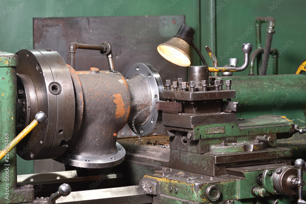 The body of the valve is installed on the old milling machine to cut the edges The body of the valve is installed on the old milling machine to cut the edges