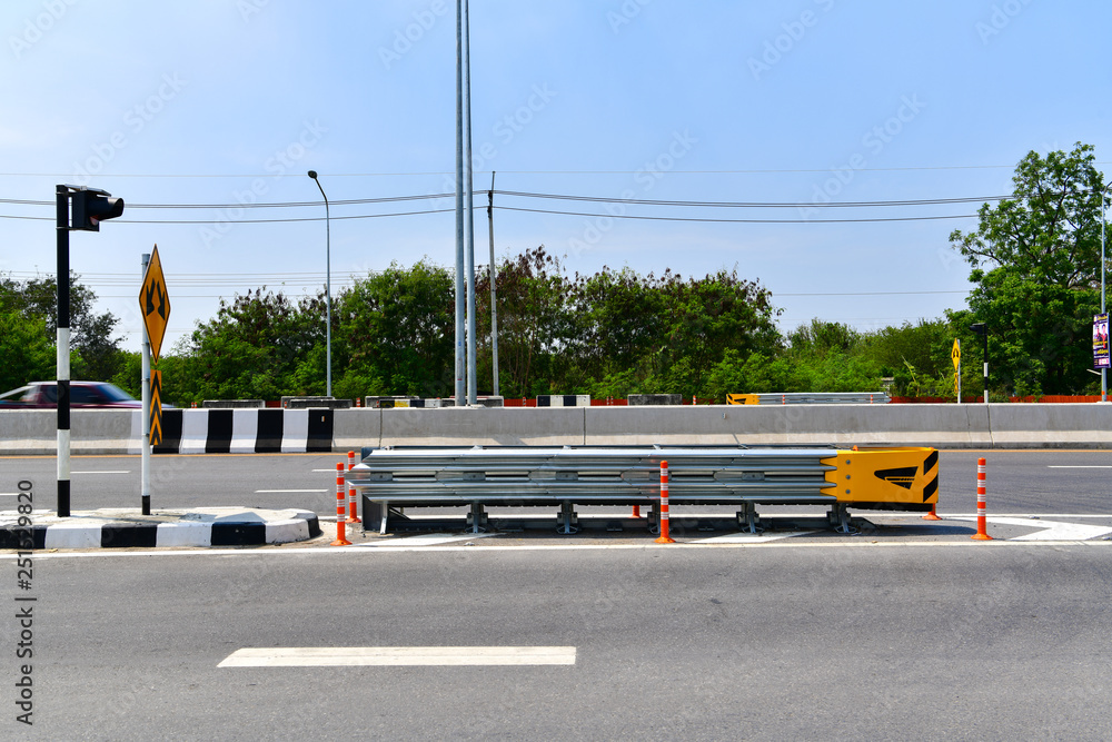 Crash Cushion on the road. Anchorless NonRedirective Impact Attenuator