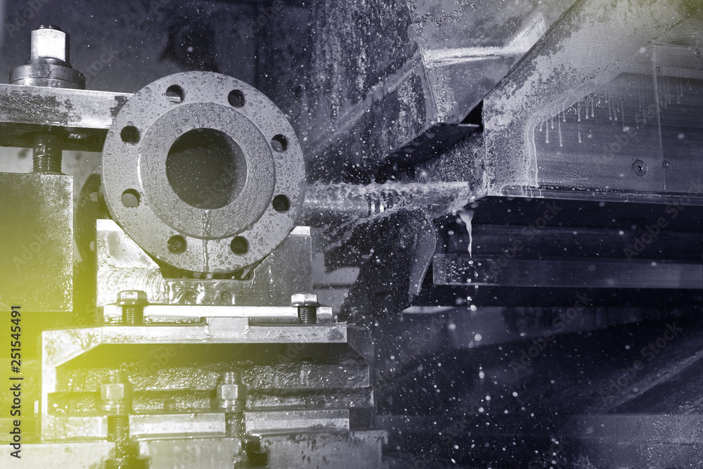 Φωτογραφία The process of drilling and grinding holes in the body of the valve on the CNC machine