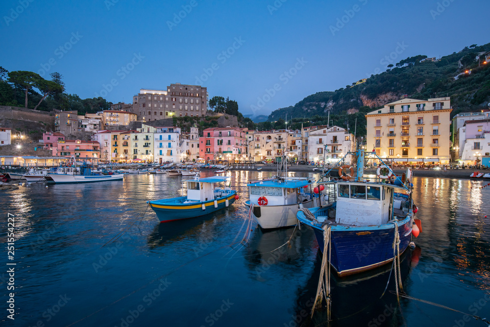 Panorama serale su Marina Grande, Capri, Napoli, Italia