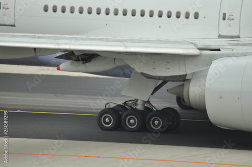 main gear of a Boeing 777