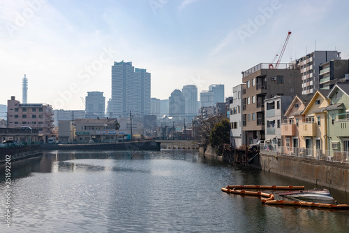 横浜の運河 © moronobu