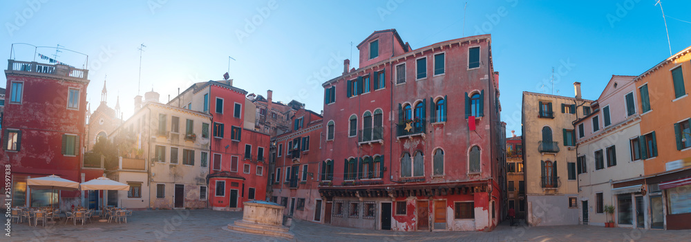 Fototapeta Vintage pink houses in Venice