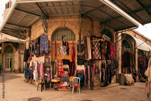 The Arabic suq in the historic old city of Jerusalem, Israel., Middle East © karlo54