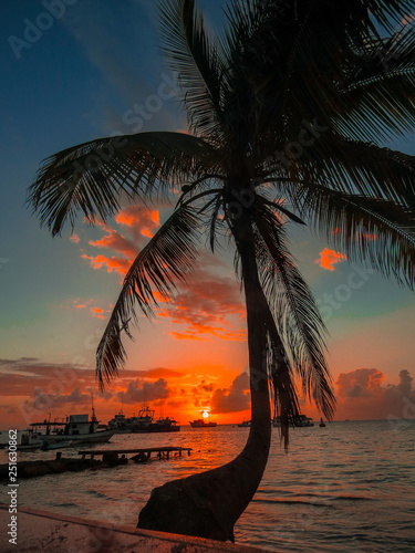 Playa atardeciendo