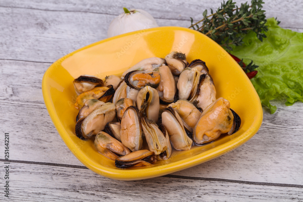 Pickled mussels in the bowl served pepper, garlic and salad Pickled mussels in the bowl served pepper, garlic and salad