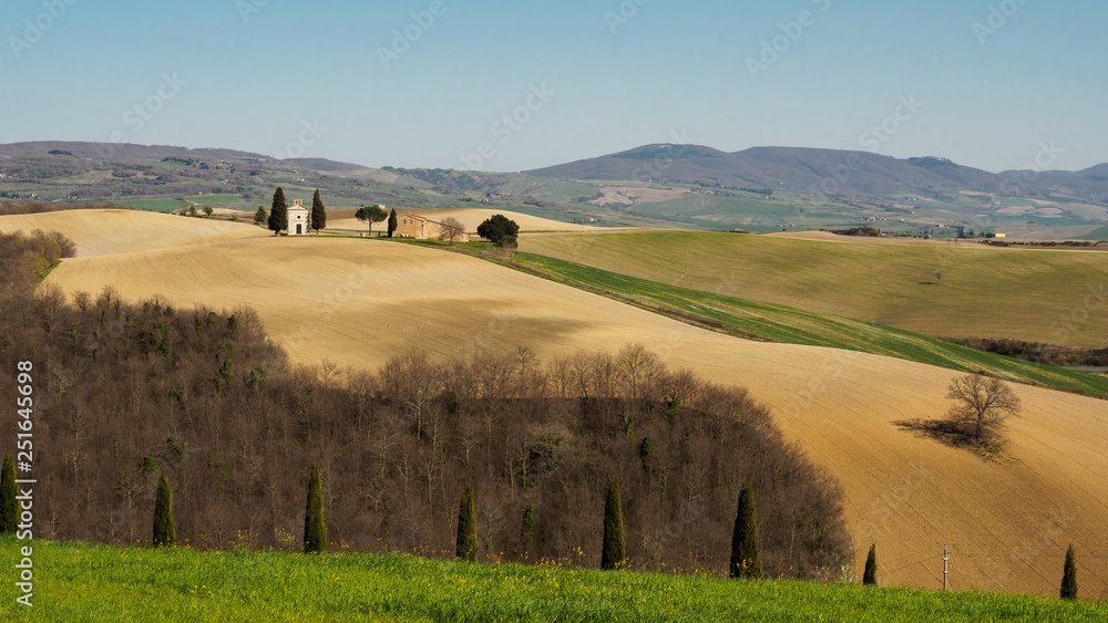 Fototapeta premium Cappella (Chapel) della Madonna di Vitaleta in Val d'Orcia. Italy, 2017.