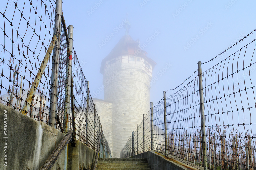 Obraz premium The Munot in a foggy day, Schaffhausen