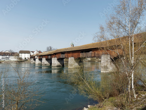 Bad S  ckingen. Die l  ngste gedeckte Holzbr  cke Europas richtung Stein in Schweiz vom rheinallee aus gesehen