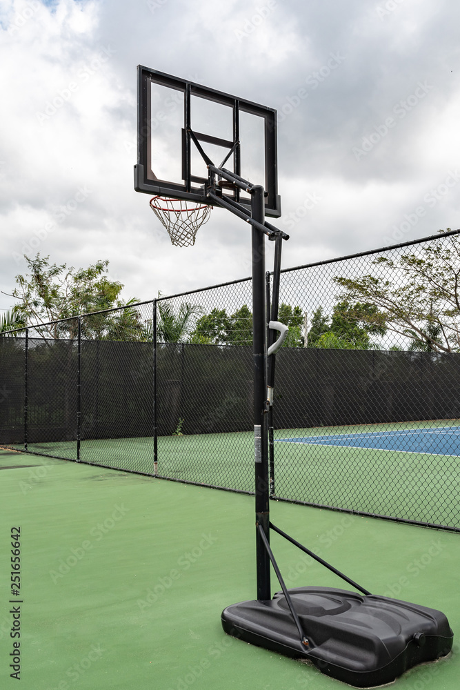 Portable transparent basketball hoop. Rectangular fiberglass backboard, red  rim, white net/ netting. Outdoor urban school basket ball court. Kids  street sports park. Team player sport competition. foto de Stock | Adobe  Stock