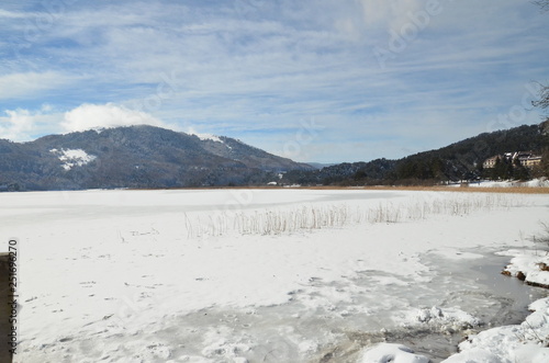 Fototapeta Naklejka Na Ścianę i Meble -  frozen lake