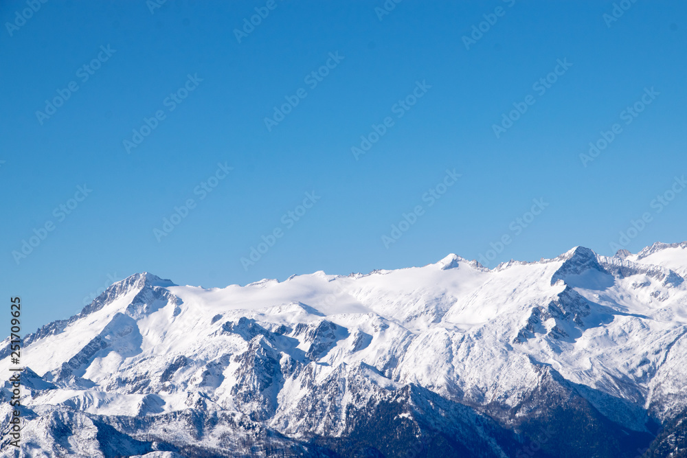 Madonna di campiglio paesaggio innevato visto dalle piste da sci
