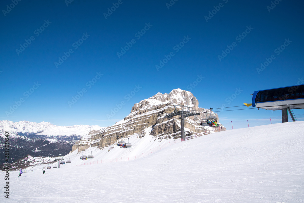 Impianti sciistici Madonna di Campiglio, Dolomiti di Brenta, Trentino Alto Adige in inverno
