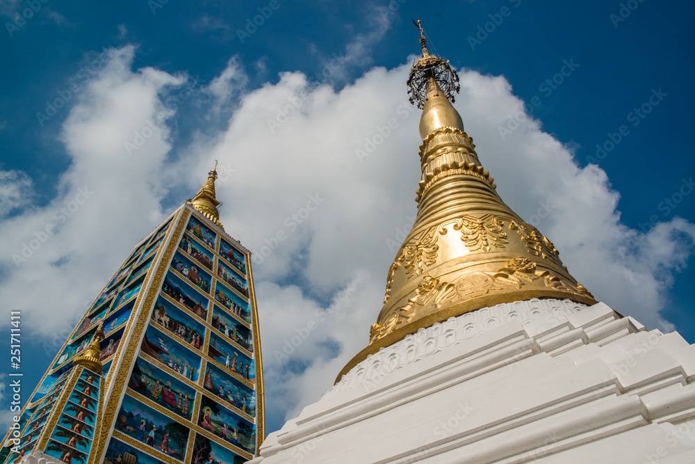 Fototapeta premium Templo Shwedagon Pagoda em Yangon, Myanmar.