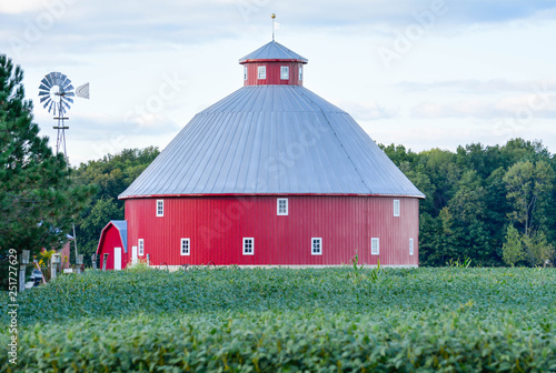 red round barn 