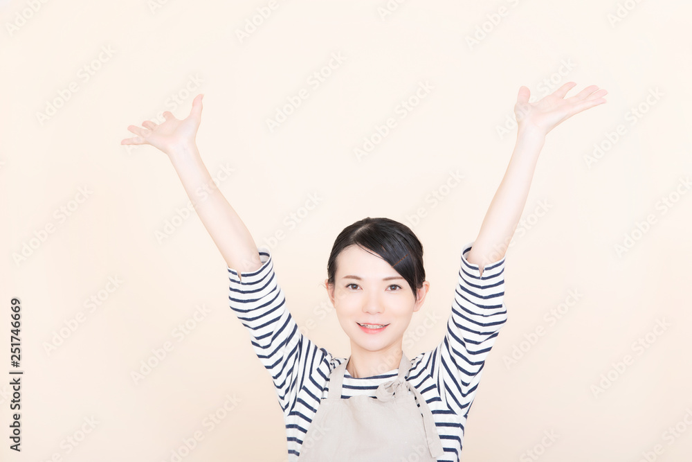エプロンの女性 エプロンの女性
