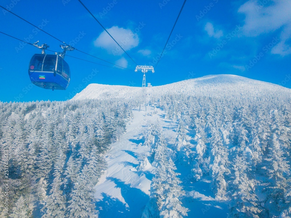 Obraz premium ski lift chairs