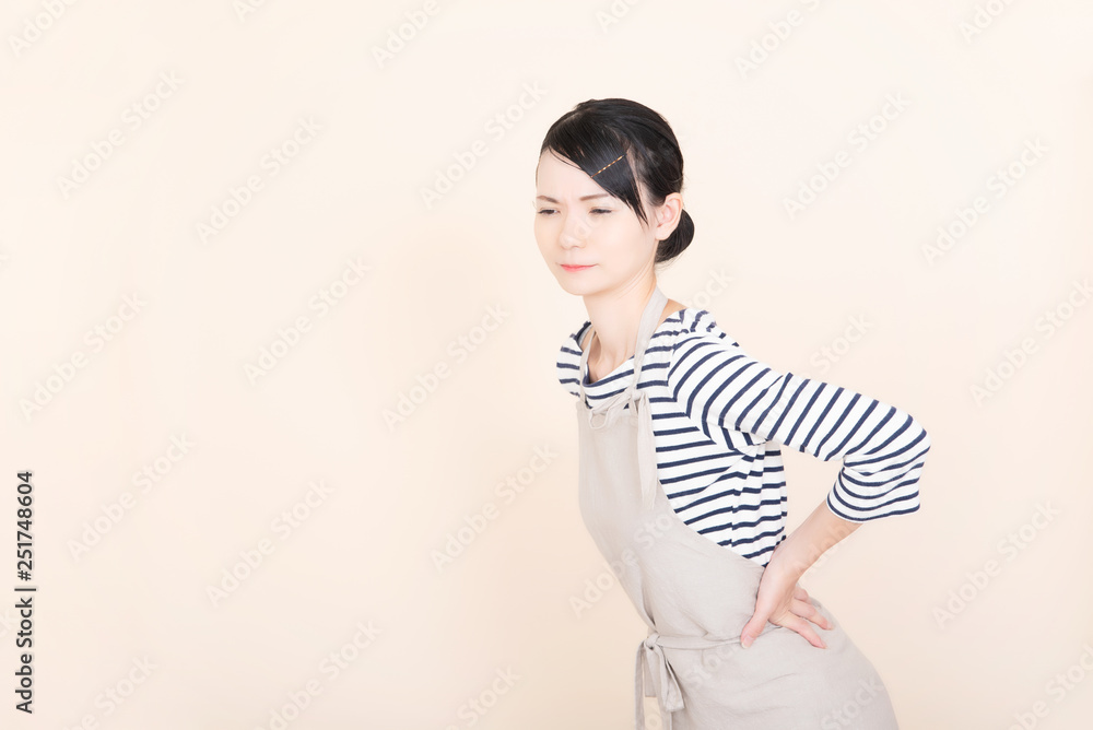 エプロンの女性 エプロンの女性