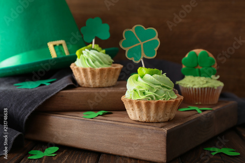 Fototapeta Naklejka Na Ścianę i Meble -  Tasty cupcakes for St. Patrick's Day on table