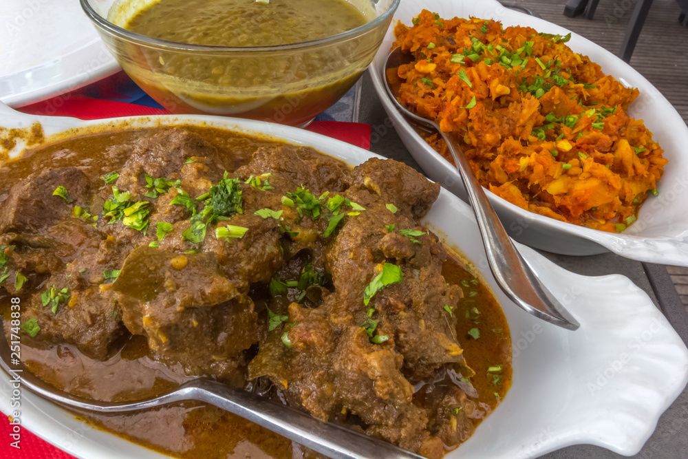 Repas créole, gastronomie réunionnaise Repas créole, gastronomie réunionnaise
