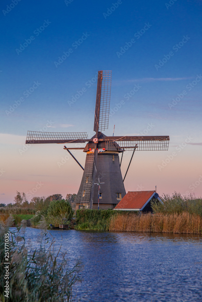 Fototapeta premium The sunset view of traditional Dutch windmill in Kinderdijk, Netherlands
