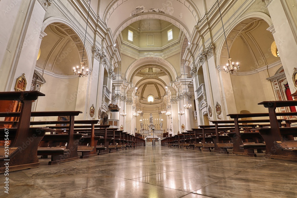 Cagliari, navata centrale della Chiesa di Sant'Anna