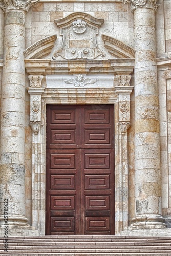 Cagliari, portale della Chiesa di Sant'Anna © murasal