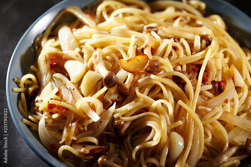 Garlic and mushroom spaghetti Garlic and mushroom spaghetti