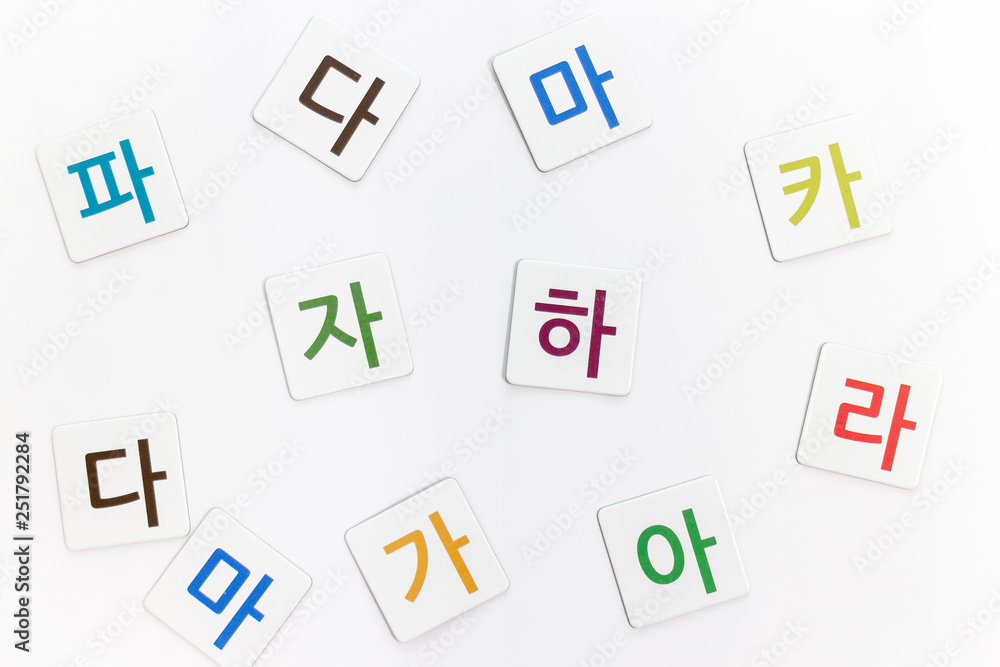 Obraz premium Colorful Korean letters printed on white cards