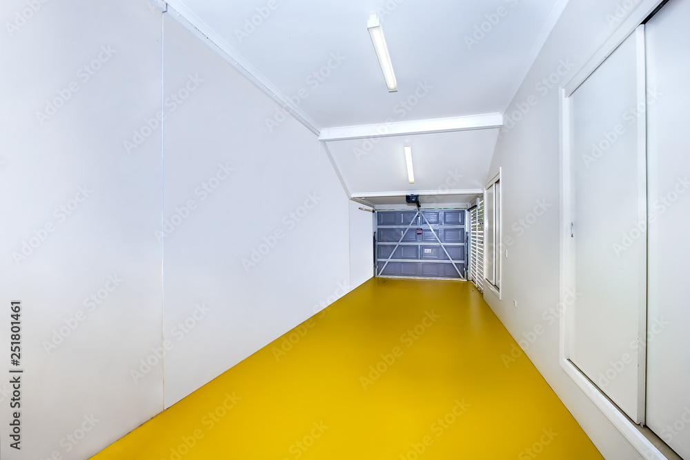 Fototapeta premium Long garage