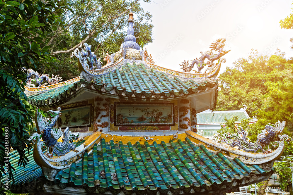 Fototapeta premium curved roof in dragon Chinese Temple Architecture