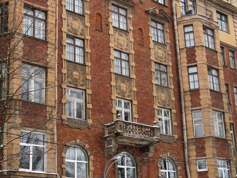 Fototapeta premium окна, балкон, фрагмент здания