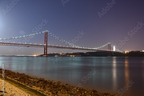 Fototapeta Naklejka Na Ścianę i Meble -  Night Lisbon