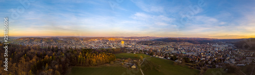 Panorama der Stadt Winterthur in der Dämmerung