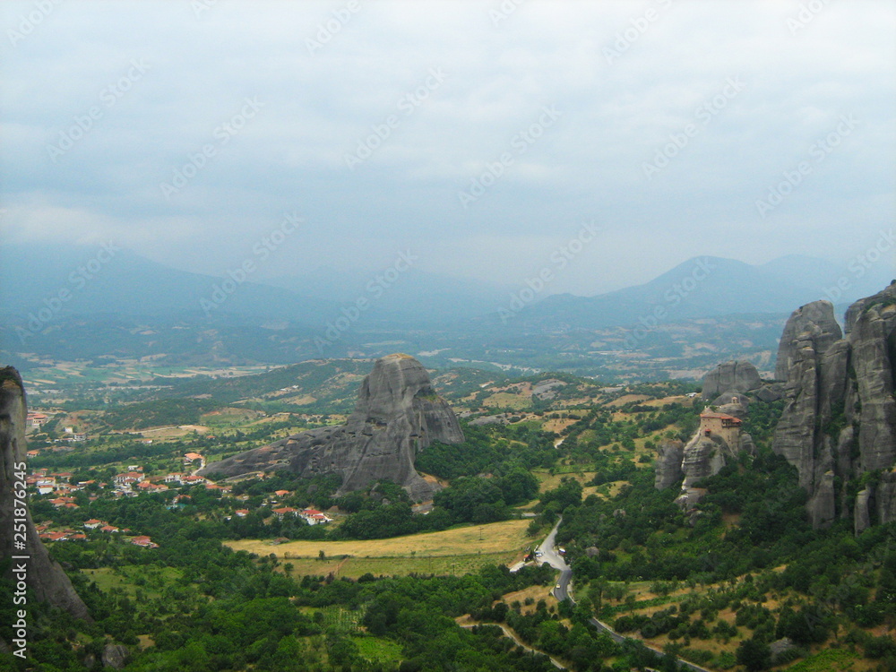 Obraz premium Valley at the foot of the mountain