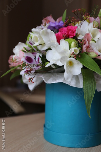Fototapeta Naklejka Na Ścianę i Meble -  beautiful bouquet of flowers in the turquoise box