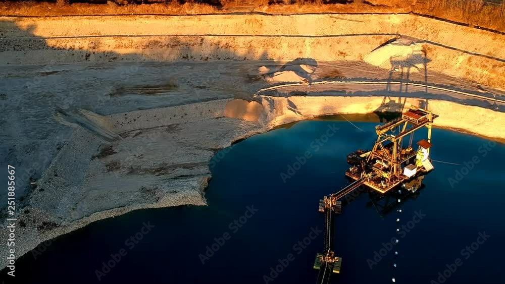 sopra lago cava piattaforma sopra lago cava piattaforma