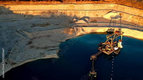 sopra lago cava piattaforma