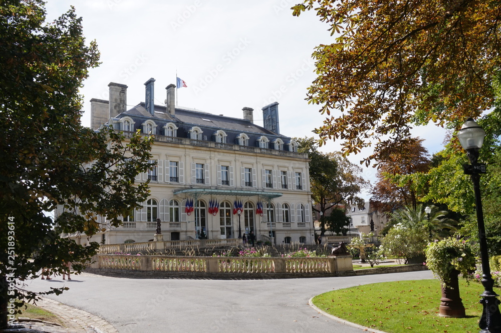 parc de l'hotel de ville Epernay - champagne