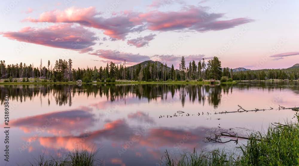 Sunset Sprague Lake - A colorful Summer sunset view of Sprague Lake, Rocky Mountain National Park, Colorado, USA. - obrazy, fototapety, plakaty 