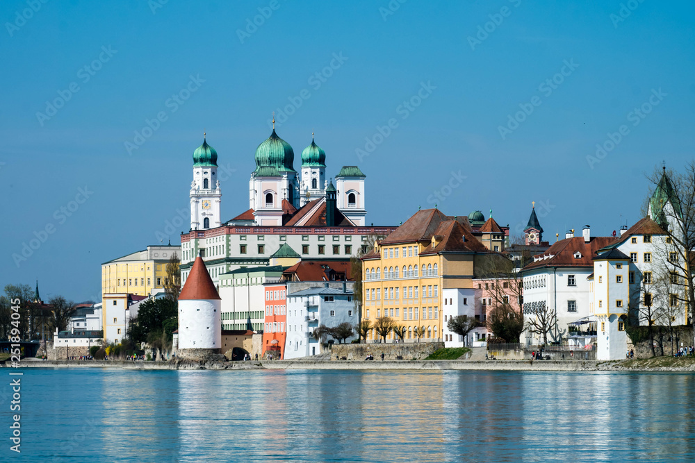 Panorama von Passau mit St. Stephan Dom und Schaiblingsturm