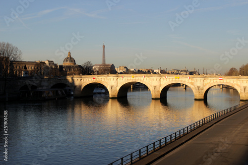 Paris - Pont des Arts - Académie Française
