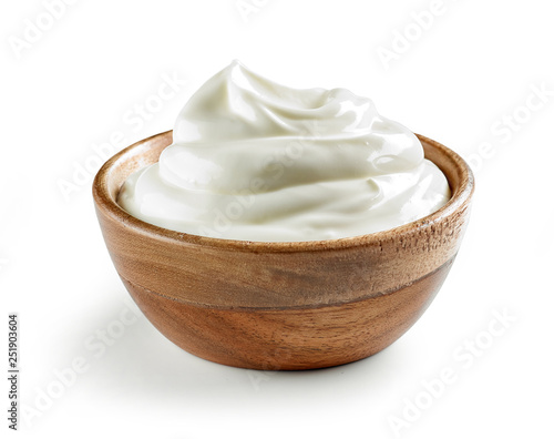 Fotografija sour cream in wooden bowl
